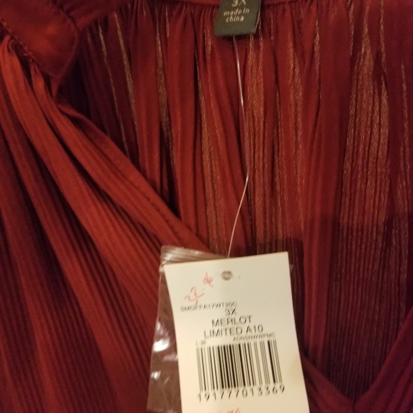 NWT Limited Collection - Picture 3 of 3